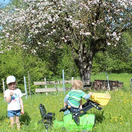 Allgaeu Schoenberger - Nachhaltige Design Bis 6 Personen, Indoor- & Outdoorspielplatz, Lagerfeuer, Broetchenservice דירה Argenbuhl